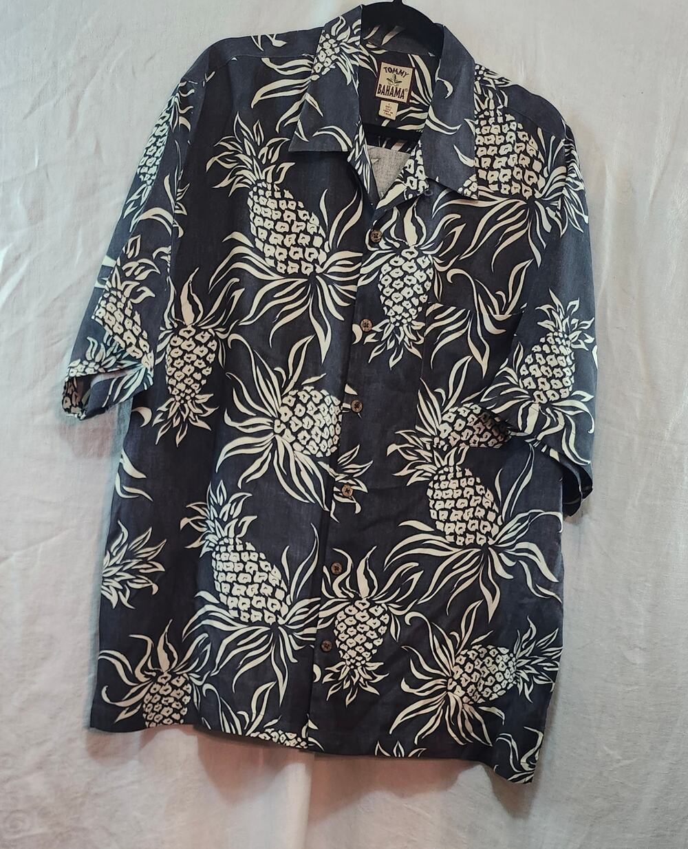 Tommy Bahama Mens SZ Large Silk Pineapple Grey Button up Camp Shirt
